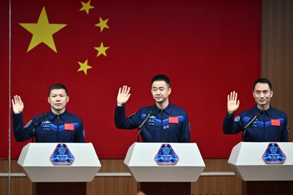 Veteran Chinese Astronaut To Lead Fresh Crew To Space Station - IBTimes