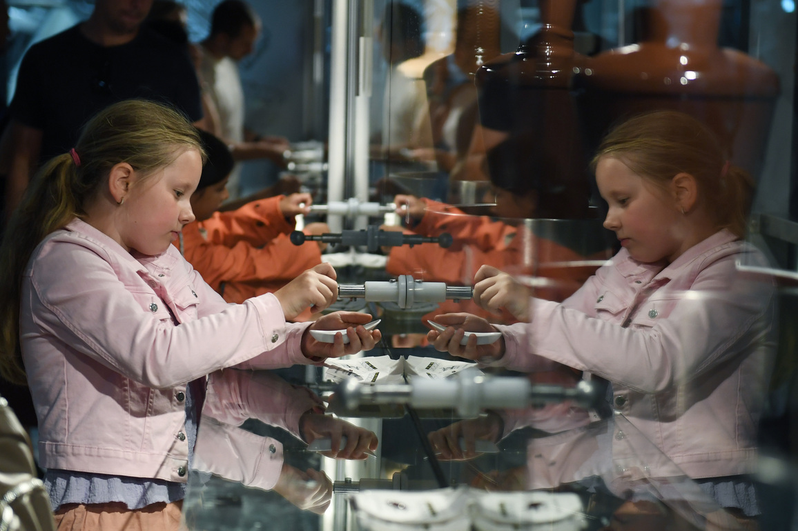 AUSTRIA-AUSTRIAN CHOCOLATE COMPANY-CHINESE MARKET