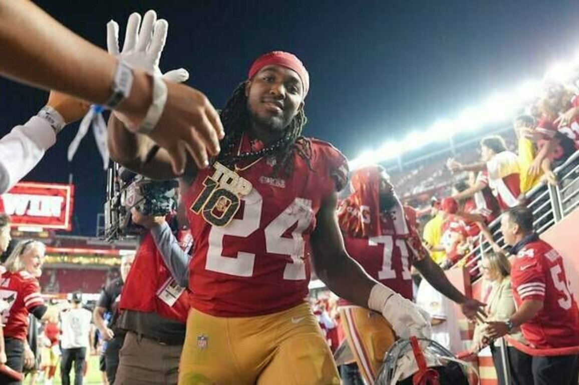 5 Things to Know About New Vikings Running Back Jordan Mason