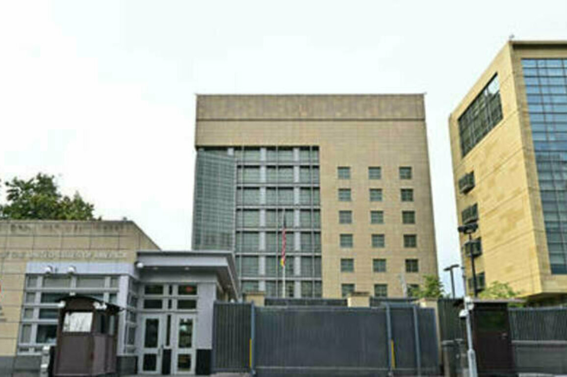 US embassies told to reduce staff - media