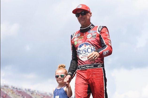 Kevin Harvick returns to winner's circle at Michigan