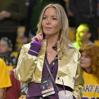 Reports: Lakers fire brothers Joey, Jesse Buss from front office