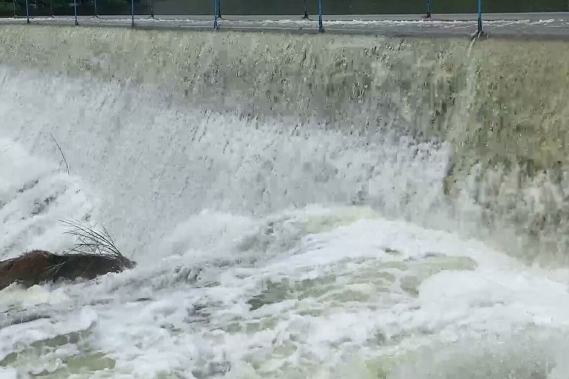 TN: Flood warning issued for villages along Palar river after surplus water released from Palar damd warning issued for villages along Palar river following surplus water release from Palar dam