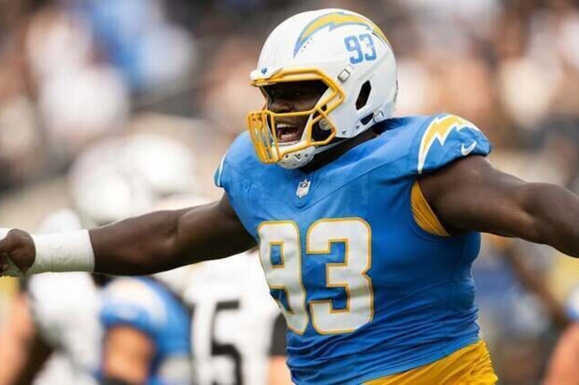 Cowboys llegan a un acuerdo con tackle defensivo Otito Ogbonnia