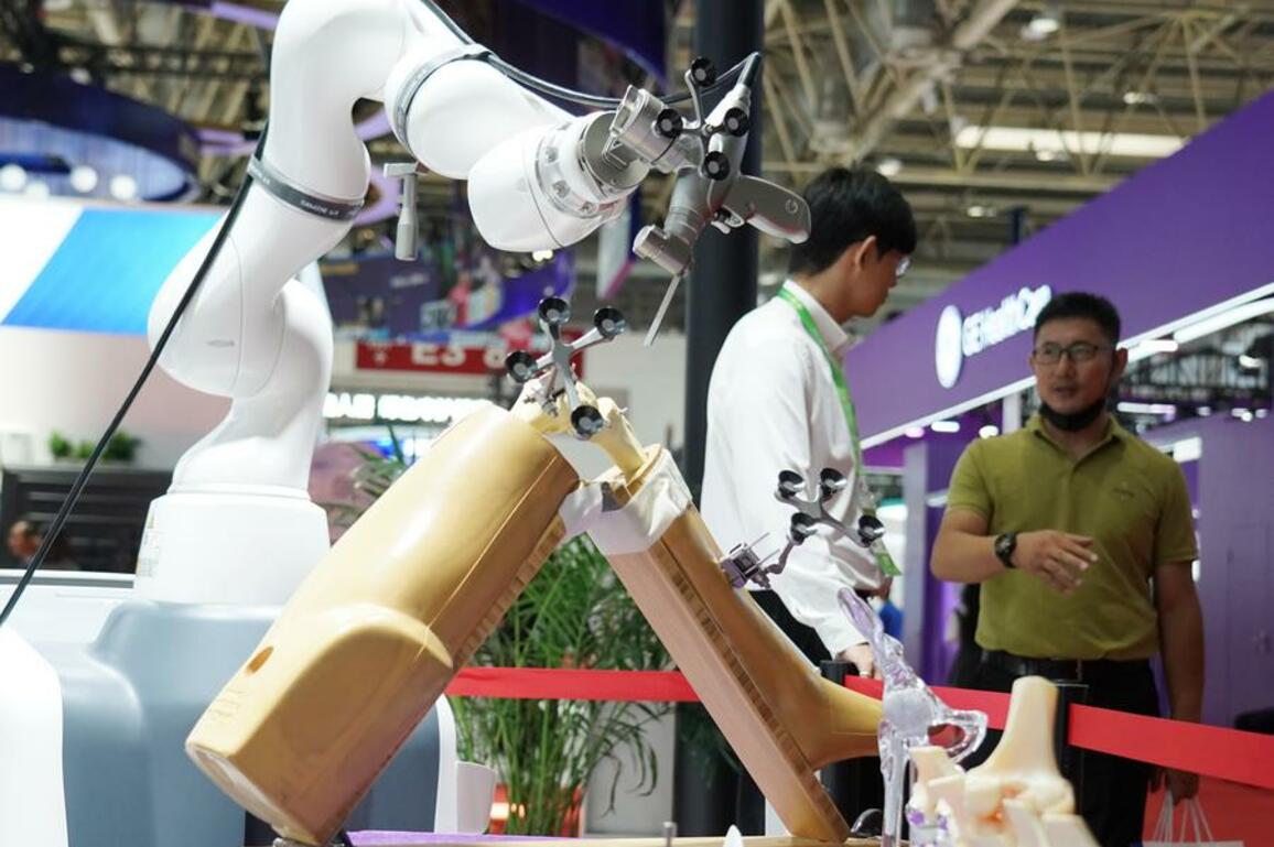 Global pharma giants underscore local partnerships, R at China supply chain expo