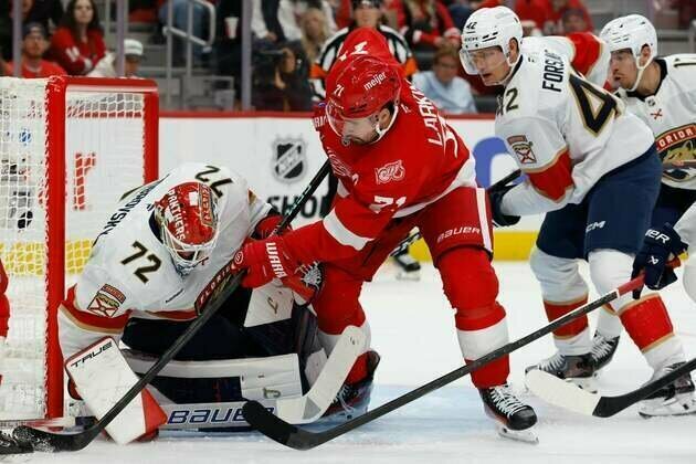 Red Wings hunt for fourth straight win; host electric Lightning