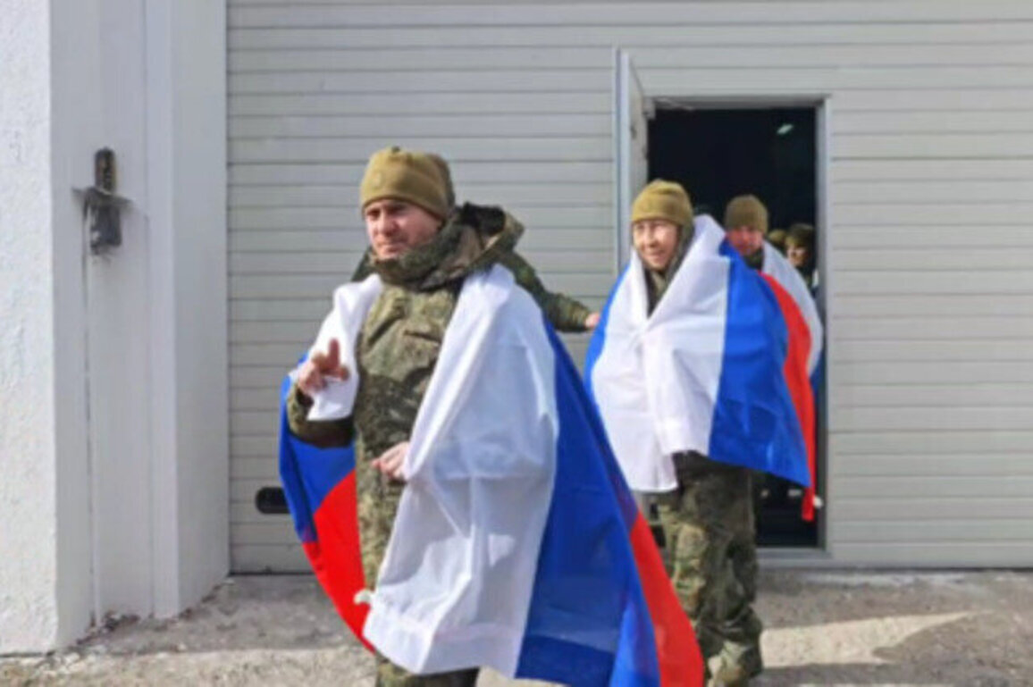 Russia and Ukraine exchange 300 POWs - MOD (VIDEO)