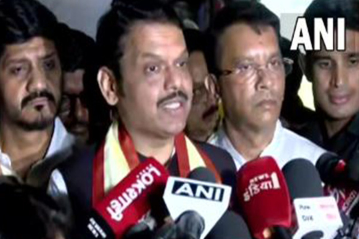 "No interest in being begani shaadi mein Abdullah deewana": Fadnavis declines to comment on Thackeray cousins' patch-up speculation