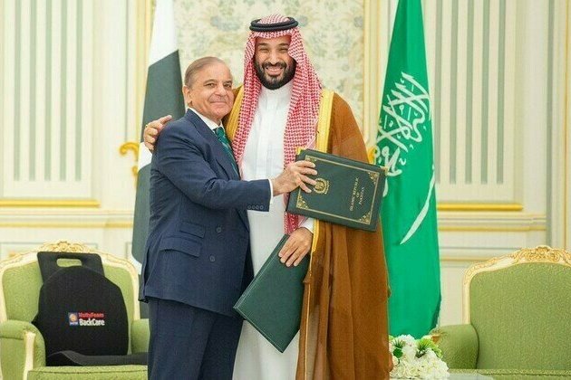 Saudi Arabia and Pakistan sign mutual defense pact