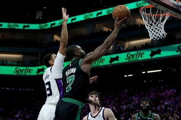 Derrick White's 4th-quarter surge sends Celtics past Kings