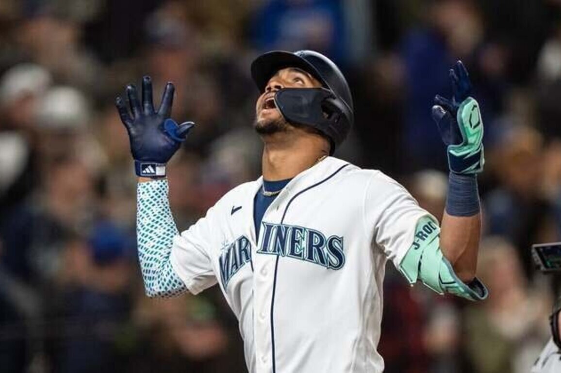 Julio Rodriguez, Mariners rally from 5-run deficit to walk off Astros