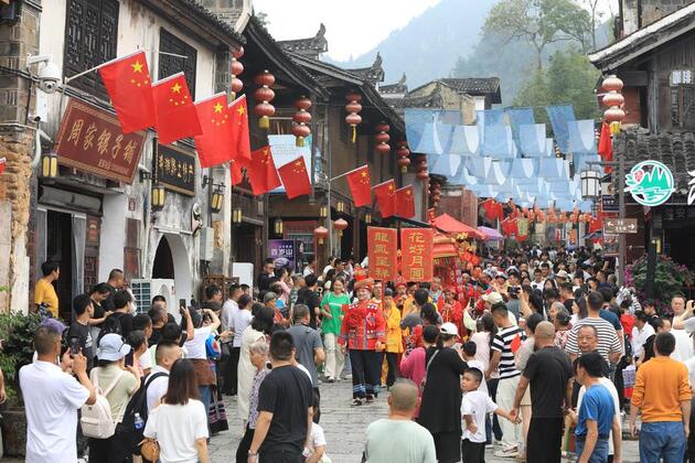 Innovative cultural tourism heats up China's eight-day holiday market