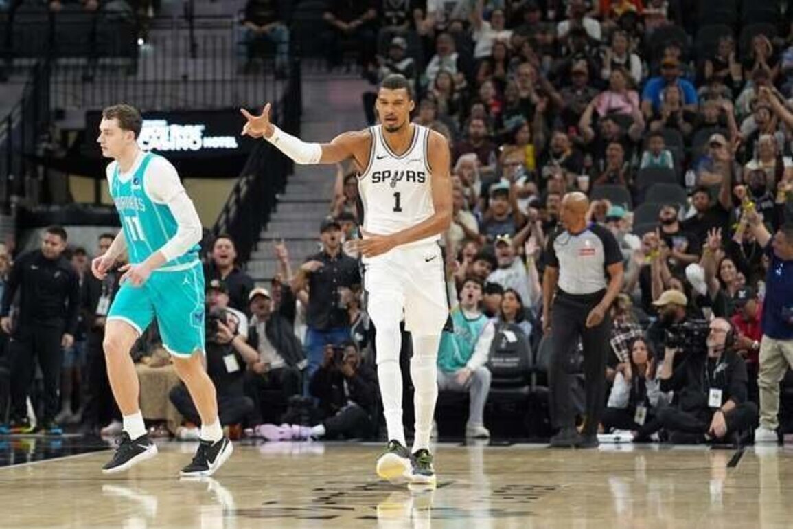 Victor Wembanyama stars in return as Spurs hold off Hornets