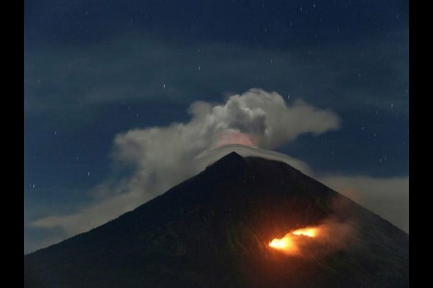 Indonesia: Australia flights cancelled after volcano erupts in Bali
