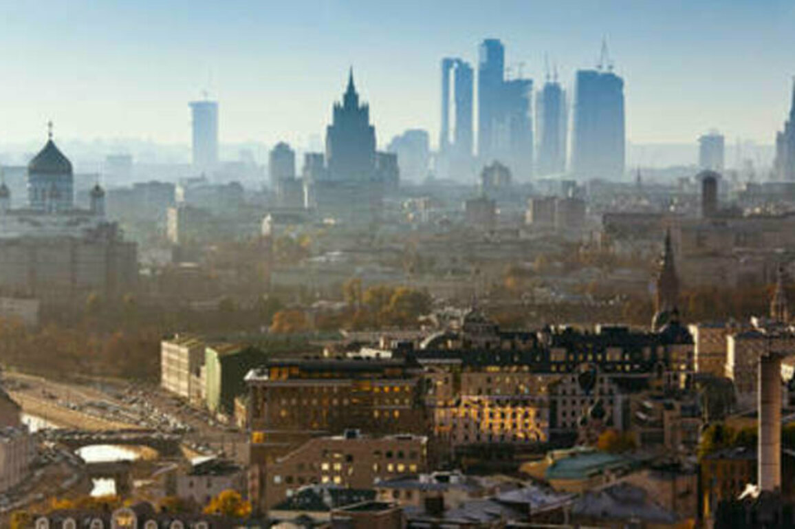 UK journalist blows holes in Western myths about Russia