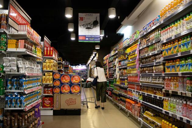 Consumer confidence weakens as inflation strains households