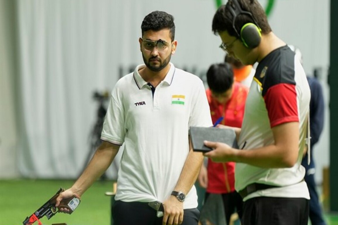 Anish Bhanwala wins silver in 25m rapid fire pistol at Asian Shooting Championship