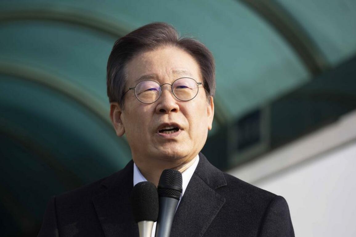 S. Korea's opposition ex-leader Lee Jae-myung announces bid for presidency