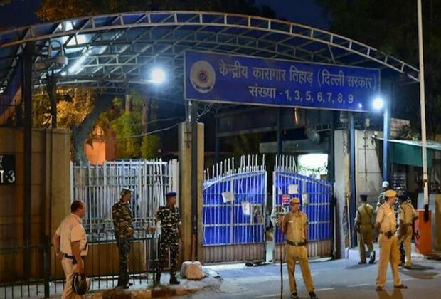 EOW writes to Tihar jail, says need to probe 82 staff at Rohini jail who helped conman Sukesh Chandrashekhar