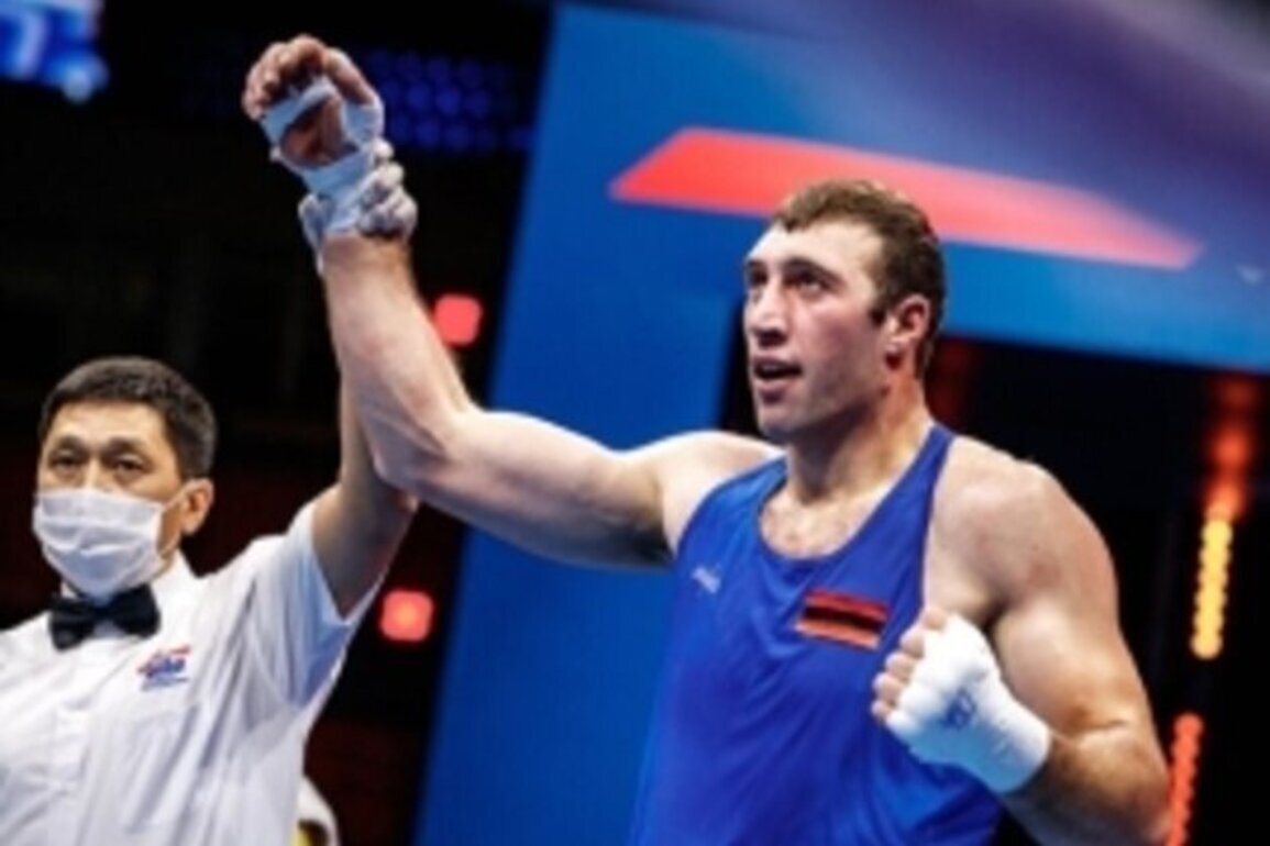 Boxer Chaloyan beats Turkish rival, reaches semifinals