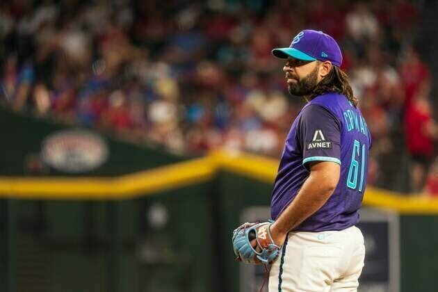 Diamondbacks batters pound Andrew Abbott early, rout Reds