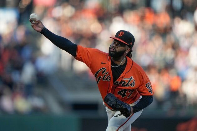 Veteran starters square off in Dodgers-Giants finale
