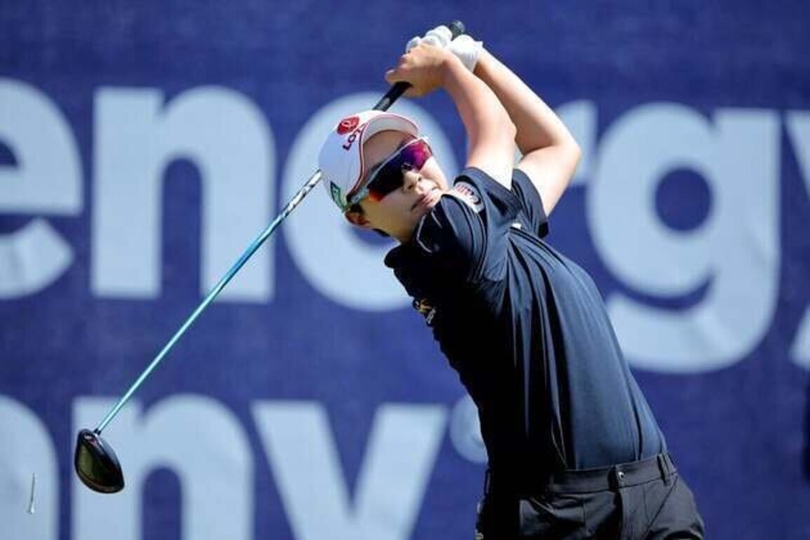 Hyo Joo Kim builds 4-shot lead halfway through Fortinet Founders Cup
