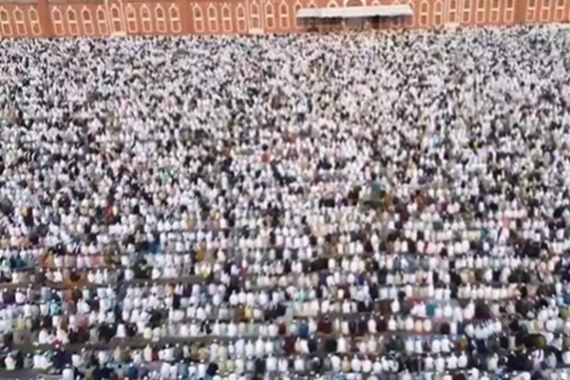 MP: People offer Namaz on Eid across state