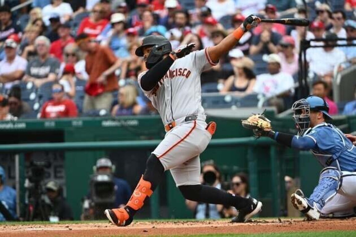 Giants rally from early 4-run deficit, top Nats in 12