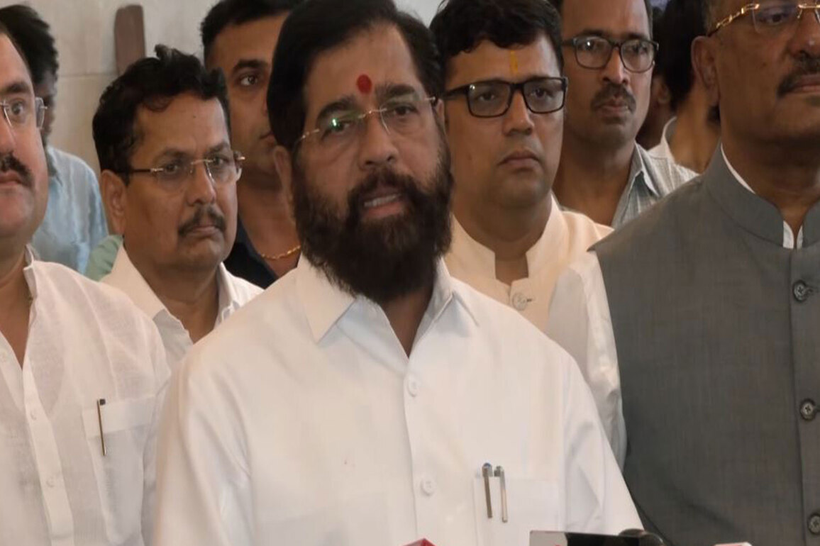 "An insult to 140 crore countrymen...": Eknath Shinde slams Congress over Kharge's "terrorist" remarks on PM Modi