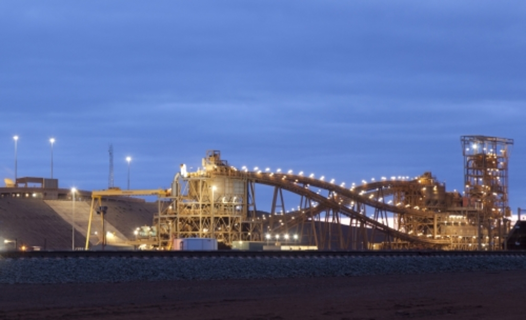 Record first-half shipments by Fortescue