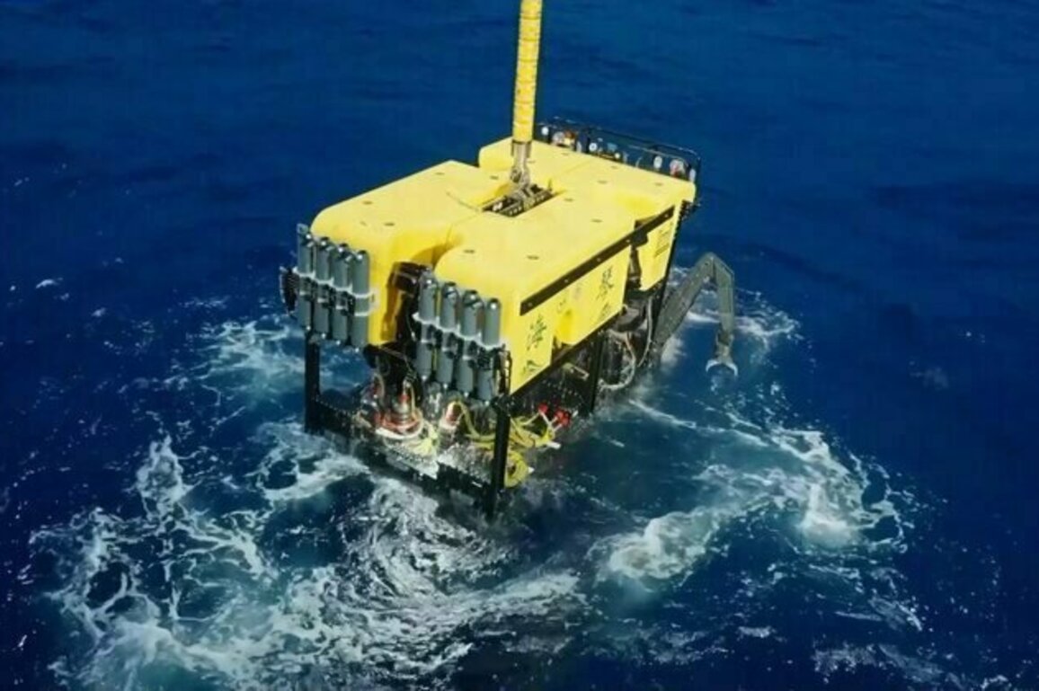 China's new 6,000-meter deep-sea explorer Haiqin completes sea trial