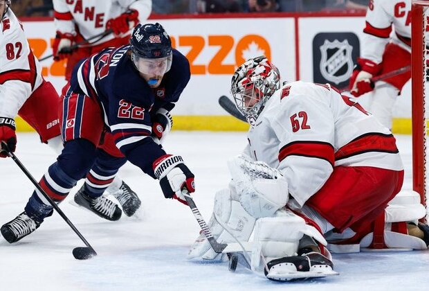 Eric Comrie, streaking Jets shut out Hurricanes