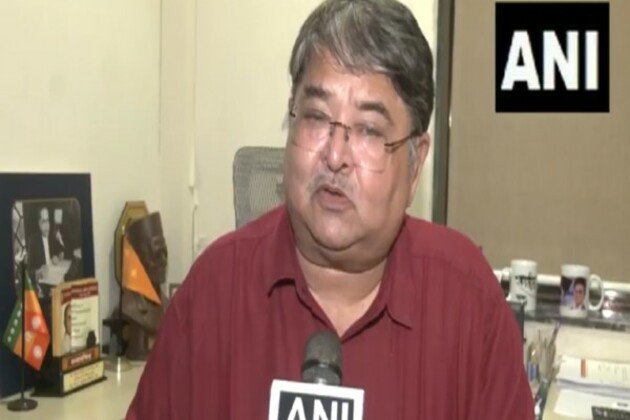 "Follower of Aurangzeb, traitor": Ranjit Savarkar attacks Owaisi