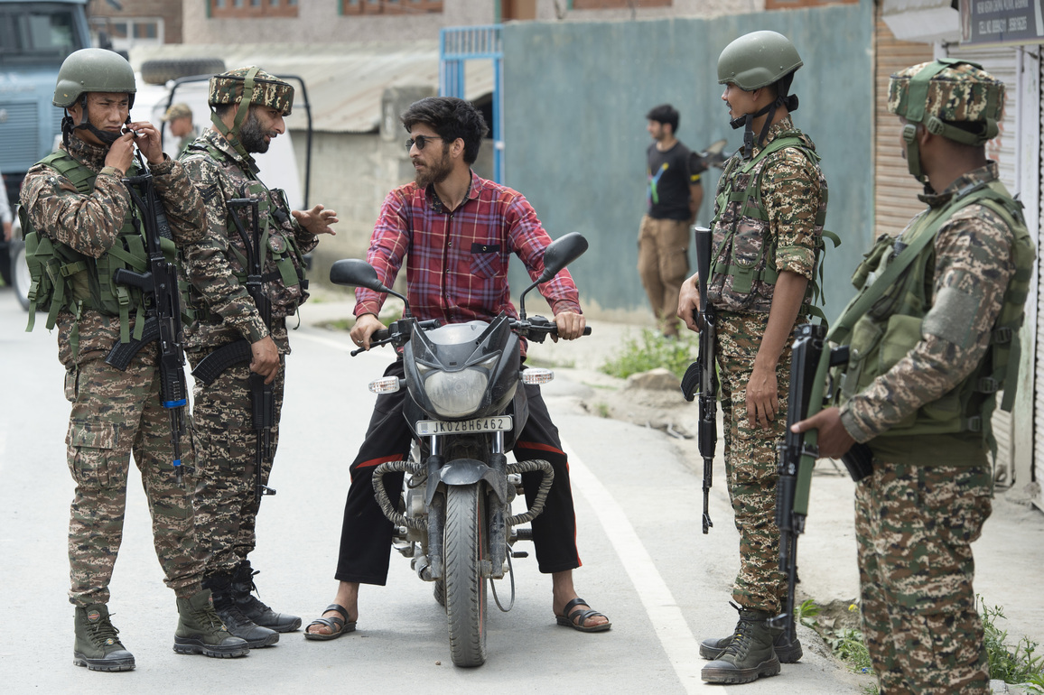KASHMIR-SRINAGAR-SECURITY BEEFED UP