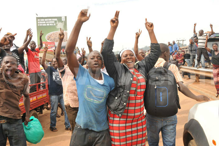  r  esigyes supporters   move with his convoy through alerwe  