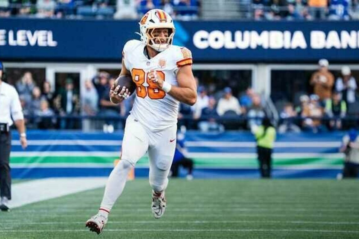 Could Cade Otton Emerge as Bucs' X-Factor Again in 2025