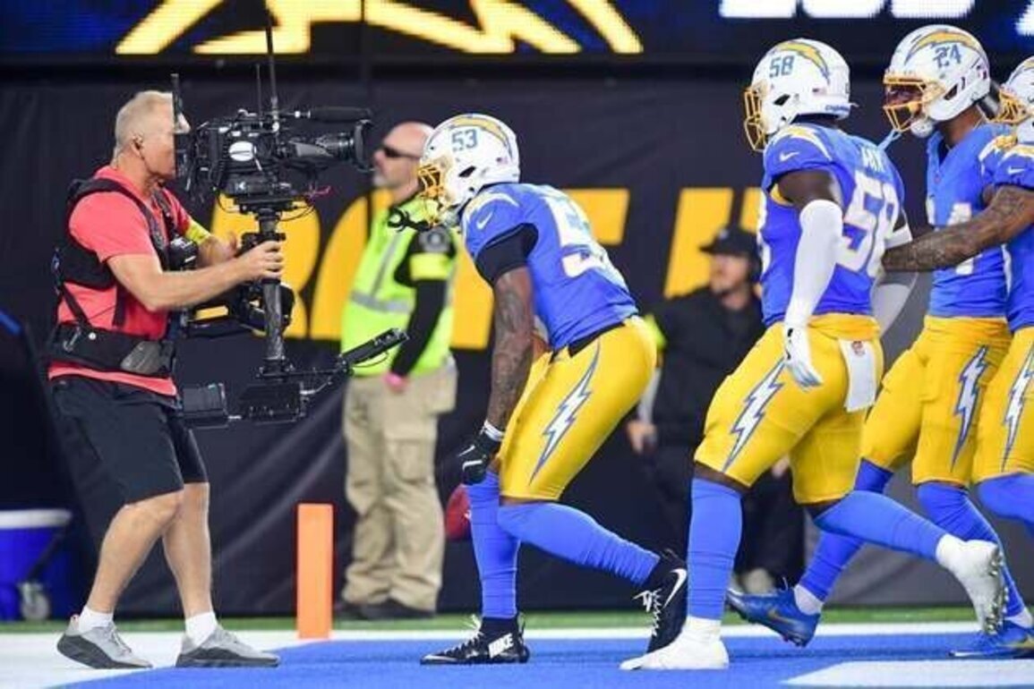 Report: Chargers re-signing All-Pro special teamer Del'Shawn Phillips