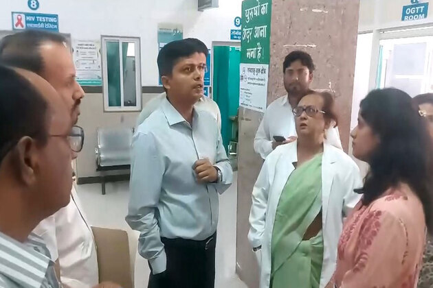 Ujjain District Collector conducts surprise inspection at hospital, orders salary cuts for absent staff members