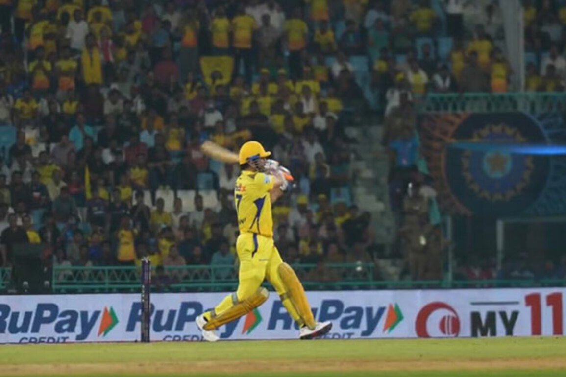 "Every cricket fan must go to...": Finch reflects on MS Dhoni's charm amidst CSK's tough season