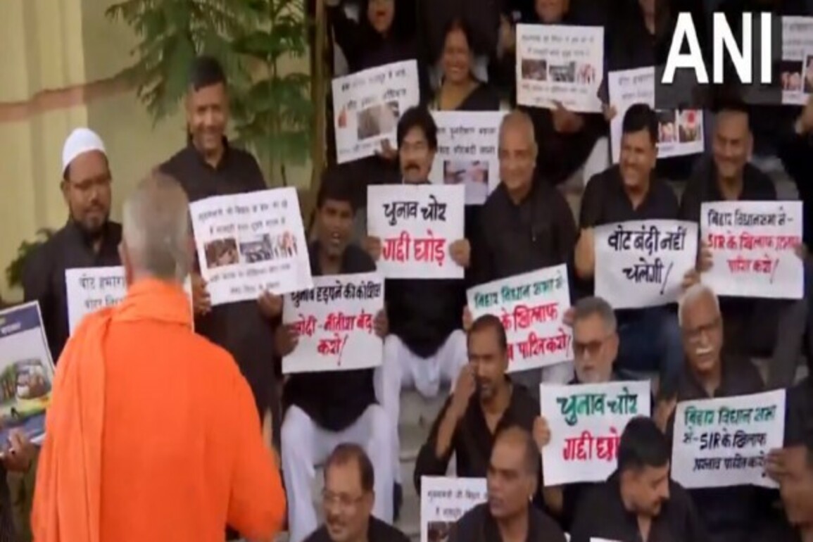 Opposition leaders protest against SIR outside Bihar Assembly