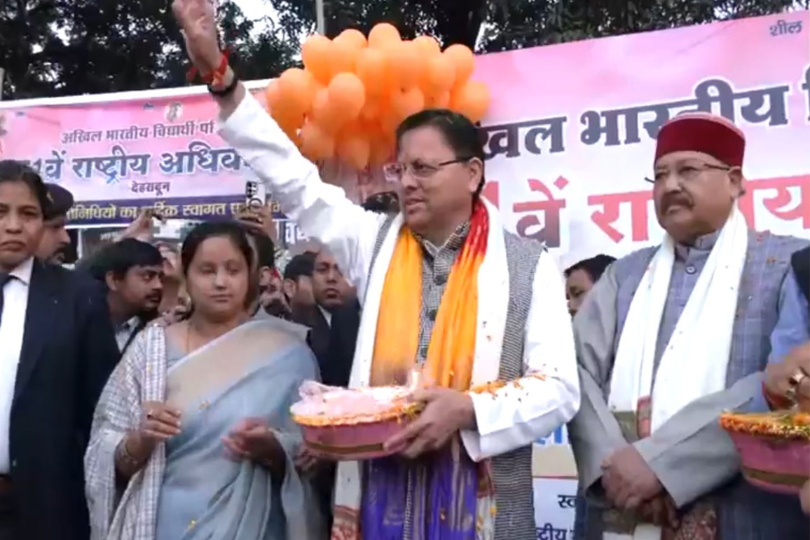 Uttarakhand CM greets ABVP members as 71st national convention begins