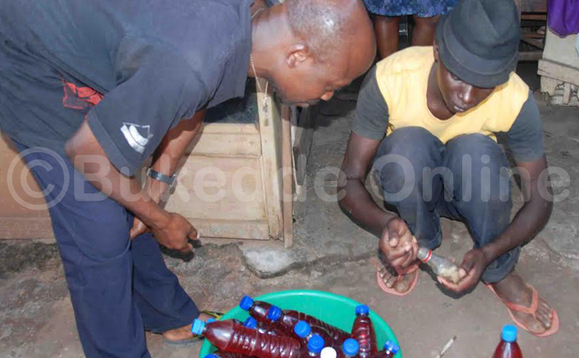 Omuvubuka ng'alaga Kasitooma engeri eddagala ly'atunda bweritta ebiku Omuvubuka ng'alaga Kasitooma engeri eddagala ly'atunda bweritta ebiku