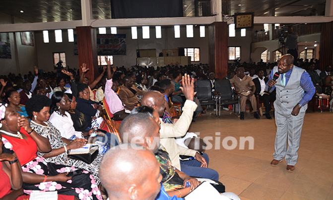 'Pay civil servants well to fight corruption' 'Pay civil servants well to fight corruption'