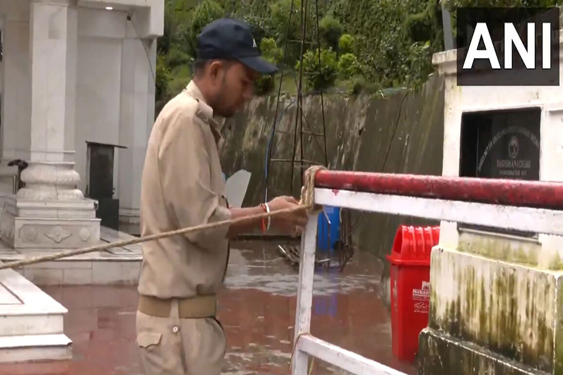 Vaishno Devi yatra suspended following landslide, heavy rainfall in J-K
