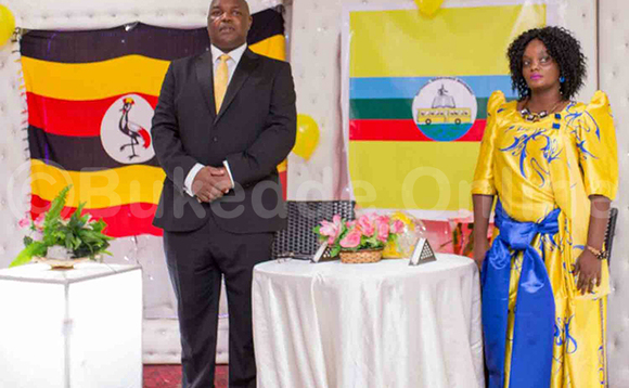 Ssentebe w'aba NRM ababeera wabweru wa Uganda Mw. Patrick Asiimwe (ku kkono) n'akulira ettabi lya NRM e Misiri Muky. Jennife Nabisere nga bali mu lukungana e Cairo Ssentebe w'aba NRM ababeera wabweru wa Uganda Mw. Patrick Asiimwe (ku kkono) n'akulira ettabi lya NRM e Misiri Muky. Jennife Nabisere nga bali mu lukungana e Cairo
