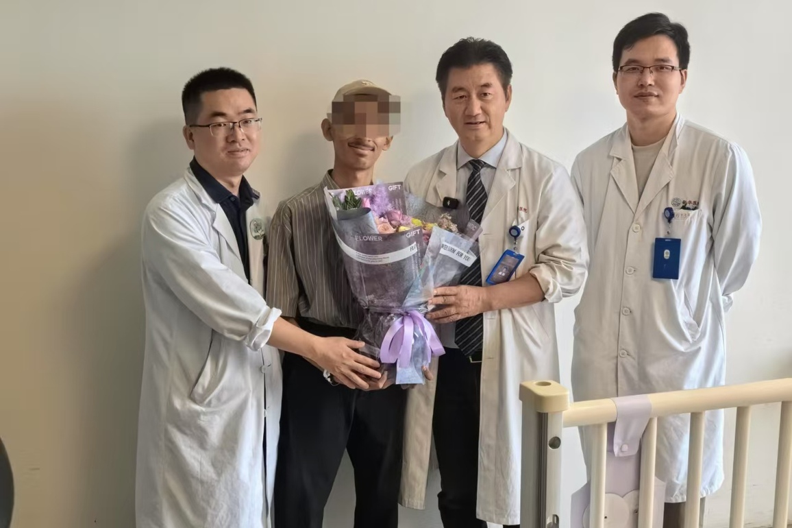 CHINA-SHANGHAI-INDIAN 'FOLDED BOY'-SURGEONS (CN)
