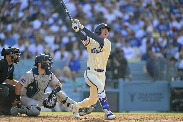 Dodgers rack up 21 hits, 5 homers in 18-2 beatdown of Yankees