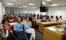  Minicurso discute políticas públicas voltadas ao atendimento dos direitos dos atingidos pelo rompimento da barragem de Fundão.