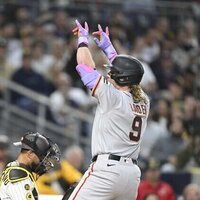 Giants get first homer of season, edge Padres for first win